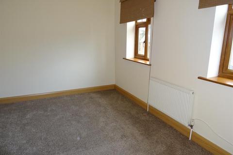 4 bedroom terraced house to rent, Meadow Road, Quinton, Birmingham, B32 1AY