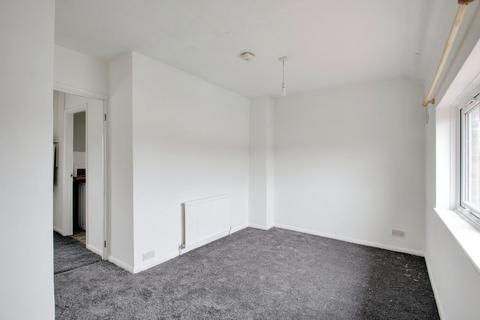 2 bedroom maisonette to rent, South Road, West Drayton UB7