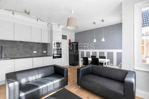 3 bedroom flat to rent, Cedar Road, London, NW2