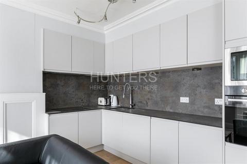 3 bedroom flat to rent, Cedar Road, London, NW2