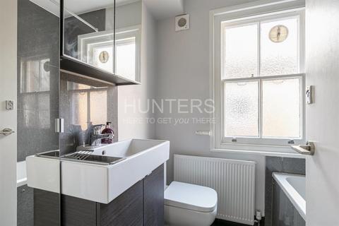 3 bedroom flat to rent, Cedar Road, London, NW2