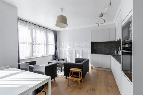 3 bedroom flat to rent, Cedar Road, London, NW2