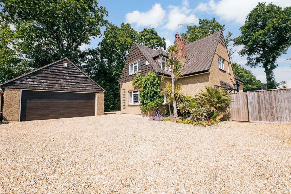 Monkton Close, Ferndown, Dorset, BH22... 4 bed detached house - £565,000