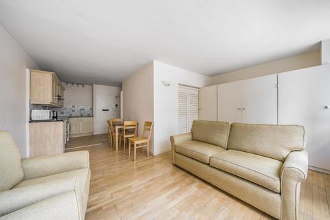 1 bedroom apartment to rent, Crescent House, Golden Lane Estate, London, EC1Y