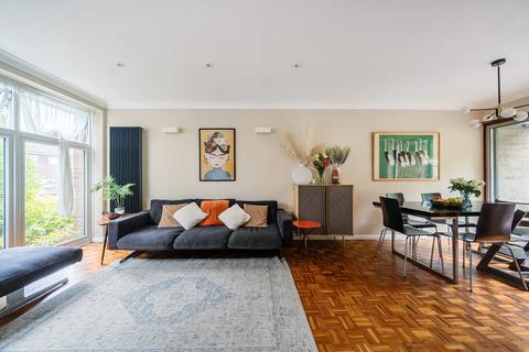 23 Heath View, London, N2 0QD