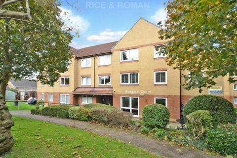 2 bedroom flat for sale, Badgers Court, Epsom, KT17