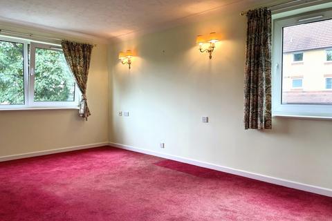 2 bedroom flat for sale, Badgers Court, Epsom, KT17