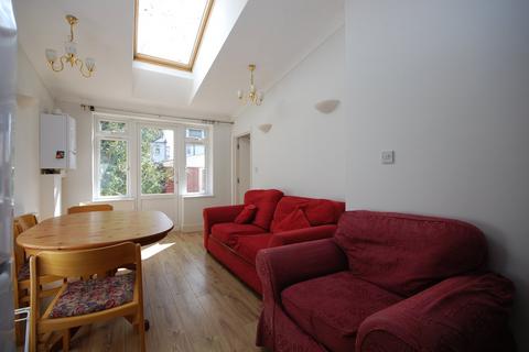 3 bedroom detached house to rent, Montana Road, Tooting Bec SW17