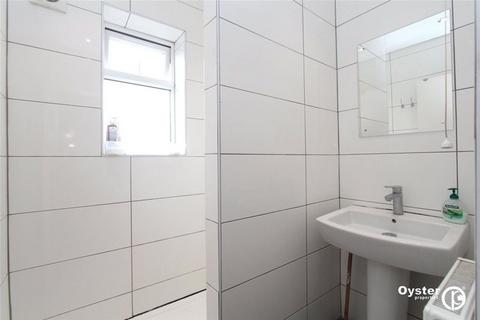 1 bedroom in a house share to rent, Oakleigh Avenue, Edgware HA8