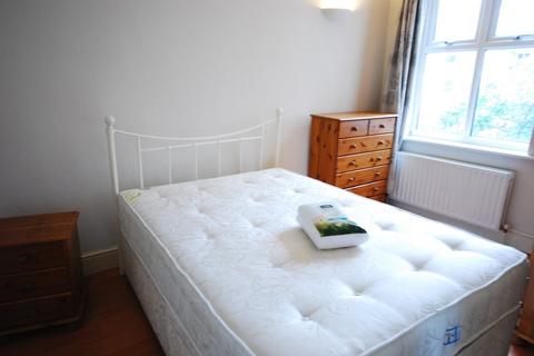 3 bedroom ground floor flat to rent, Tooting Bec Road, London SW17