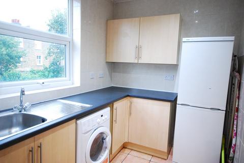 3 bedroom ground floor flat to rent, Tooting Bec Road, London SW17