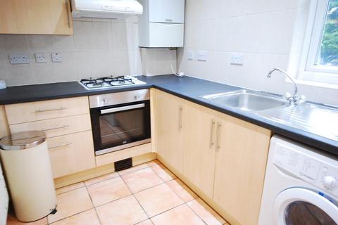 3 bedroom ground floor flat to rent, Tooting Bec Road, London SW17