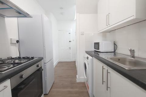 1 bedroom apartment to rent, London Road, London