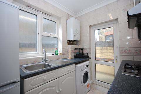 1 bedroom property to rent, Tooting Bec Road, Tooting Bec SW17