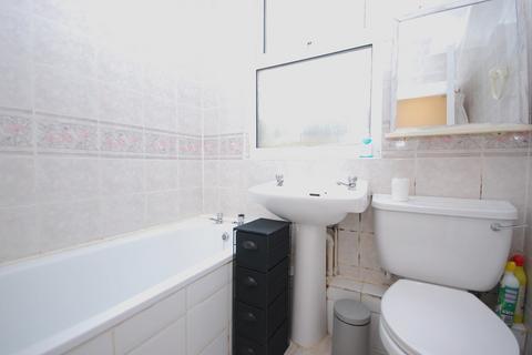 1 bedroom property to rent, Tooting Bec Road, Tooting Bec SW17