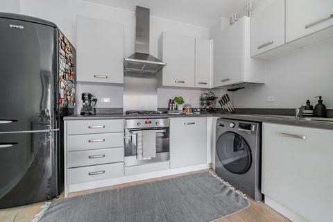 58 Divot Way, Basingstoke, RG24 9YE
