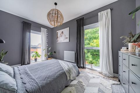 58 Divot Way, Basingstoke, RG24 9YE