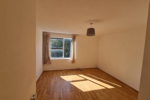 2 bedroom flat to rent, London NW10