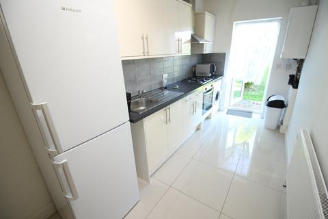 1 bedroom flat to rent, Burns Way, Hounslow, TW5