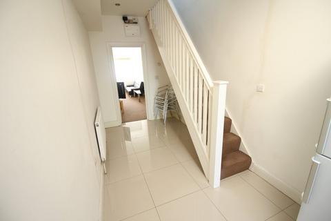 1 bedroom flat to rent, Burns Way, Hounslow, TW5