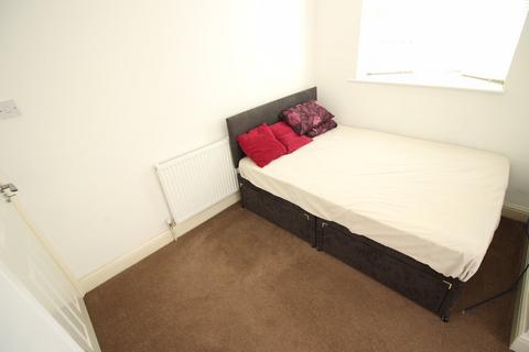 1 bedroom flat to rent, Burns Way, Hounslow, TW5