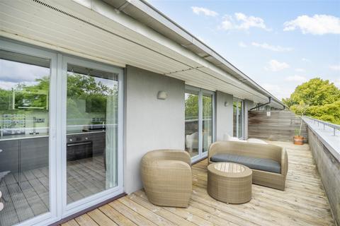 2 bedroom penthouse to rent, McQuades Court, York, YO1 9UE