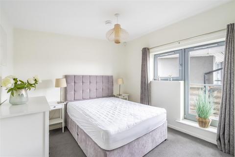 2 bedroom penthouse to rent, McQuades Court, York, YO1 9UE