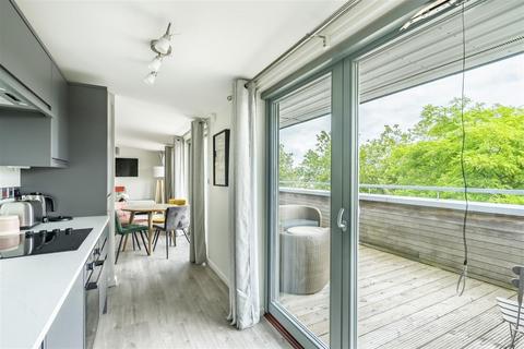 2 bedroom penthouse to rent, McQuades Court, York, YO1 9UE