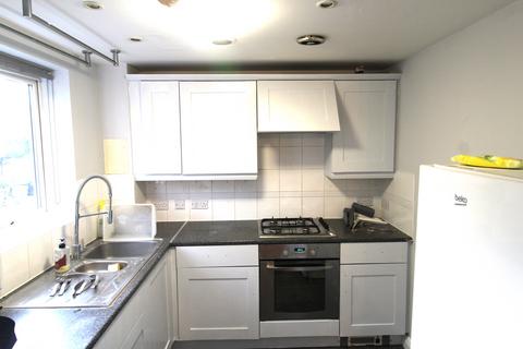 2 bedroom flat to rent, Admiralty Close, West Drayton UB7