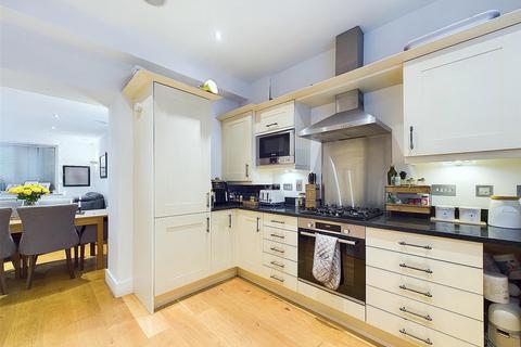 3 bedroom cottage to rent, Hampton Court Road, Hampton Court