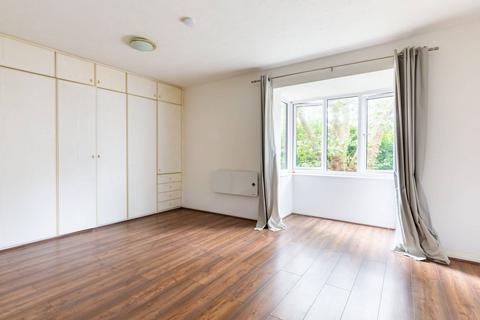 Studio for sale, Godolphin Close, Palmers Green, London, N13