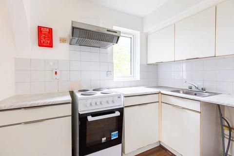 Studio for sale, Godolphin Close, Palmers Green, London, N13