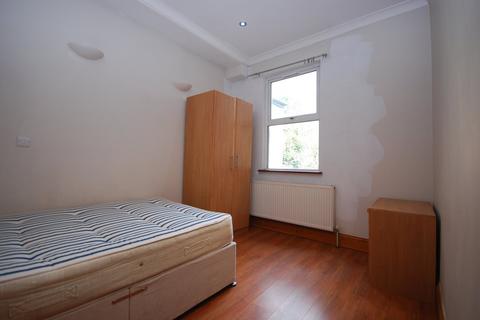 3 bedroom property to rent, Tooting Bec Road, Tooting Bec SW17