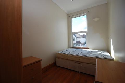 3 bedroom property to rent, Tooting Bec Road, Tooting Bec SW17