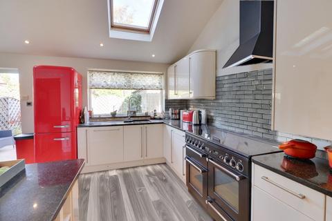 4 bedroom semi-detached house for sale, Victoria Close, Horsforth, Leeds, West Yorkshire, LS18