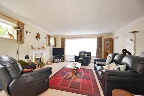 38 Beech Close, Broadstone, BH18 9NJ