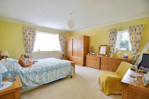 38 Beech Close, Broadstone, BH18 9NJ