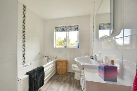 38 Beech Close, Broadstone, BH18 9NJ