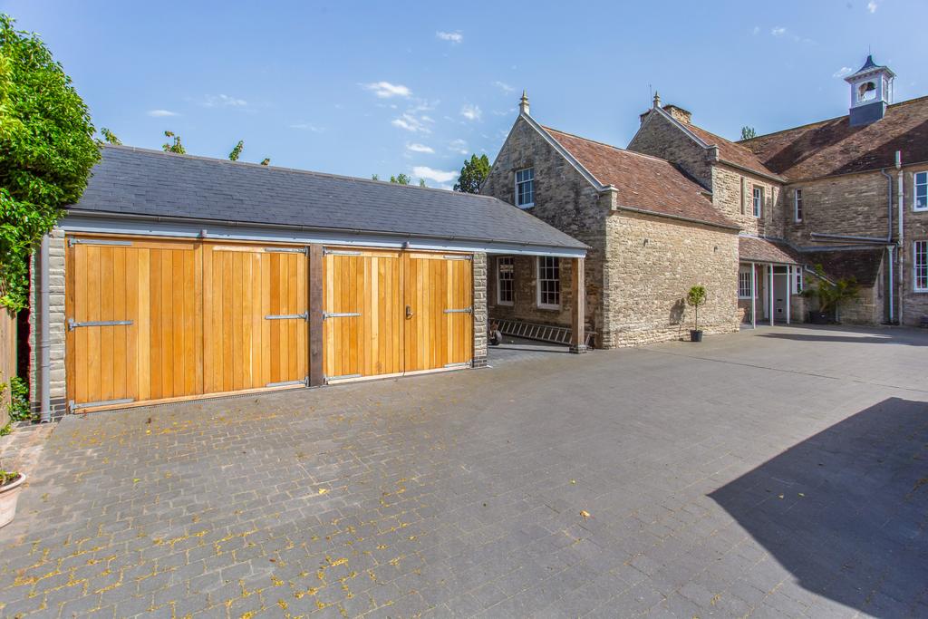 Courtyard/Garage