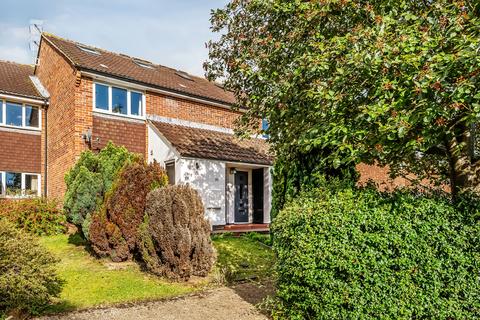 31 Tudor Walk, Leatherhead, KT22 7HX