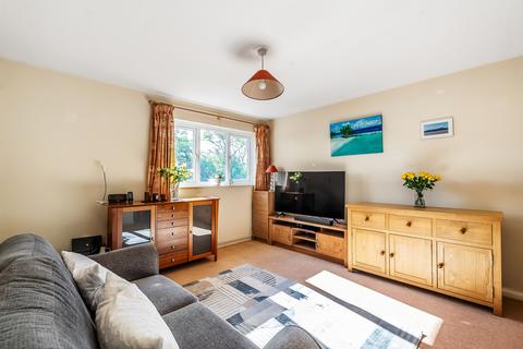 31 Tudor Walk, Leatherhead, KT22 7HX