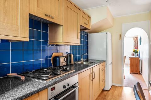 31 Tudor Walk, Leatherhead, KT22 7HX