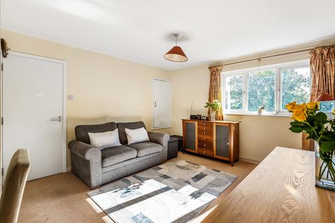 31 Tudor Walk, Leatherhead, KT22 7HX