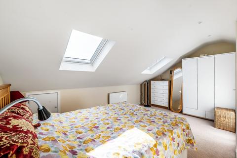 31 Tudor Walk, Leatherhead, KT22 7HX