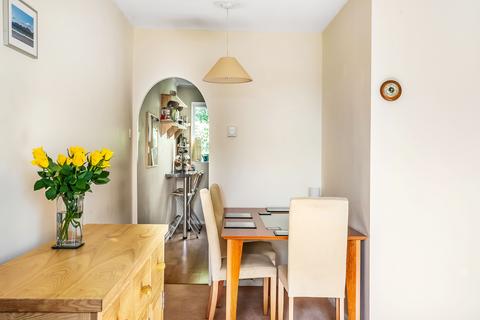 31 Tudor Walk, Leatherhead, KT22 7HX