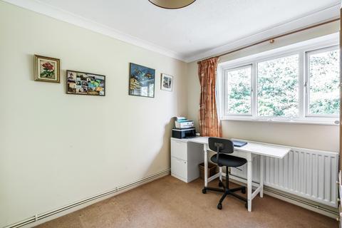 31 Tudor Walk, Leatherhead, KT22 7HX