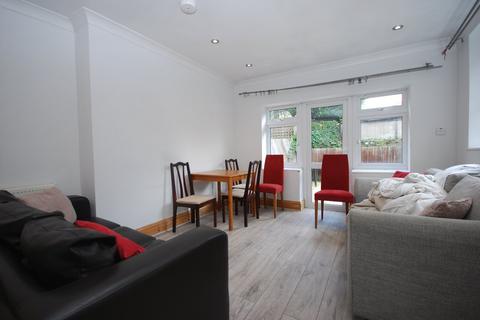 3 bedroom property to rent, Tooting Bec Road, Tooting Bec SW17