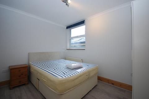 3 bedroom property to rent, Tooting Bec Road, Tooting Bec SW17