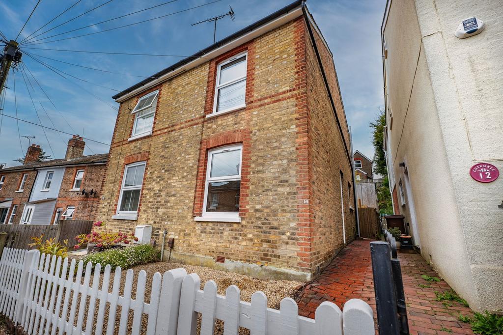 Cromwell Road, Tunbridge Wells TN2 3 bed semidetached house for sale £375,000