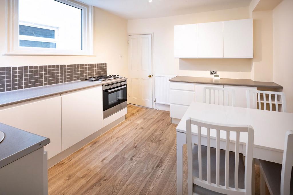 Cromwell Road, Tunbridge Wells TN2 3 bed semidetached house for sale £375,000